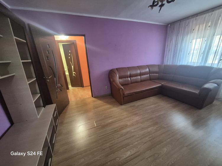 Apartament 3 camere, 2 băi, etaj 1