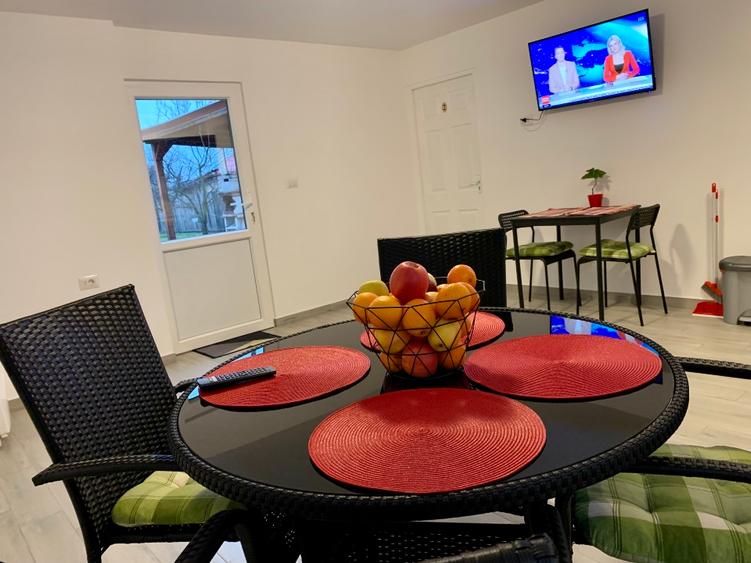 Proprietar – Casă cu 2 corpuri, 1.300 mp teren, Sânpetru Central