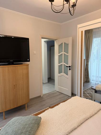 - Apartament La Cheie,  Etaj 1, Zona Independentei - H. Botev.