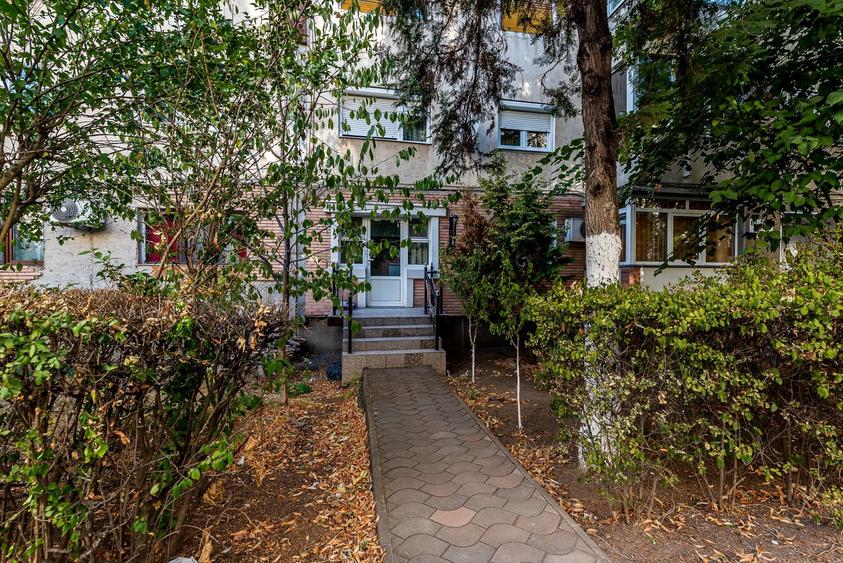Apartament 4 camere la parter, acces direct din stradă in Micalaca