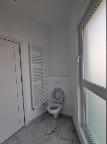 Apartament 3 camere,centrala proprie,mutare imediata,vedere catre Lacul Morii!