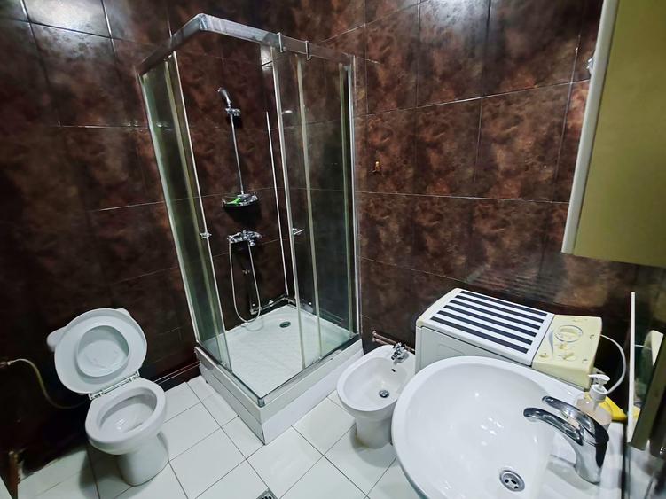 Apartament 3 camere situat intr-o vila la etj 1 pt locuinta sau firma