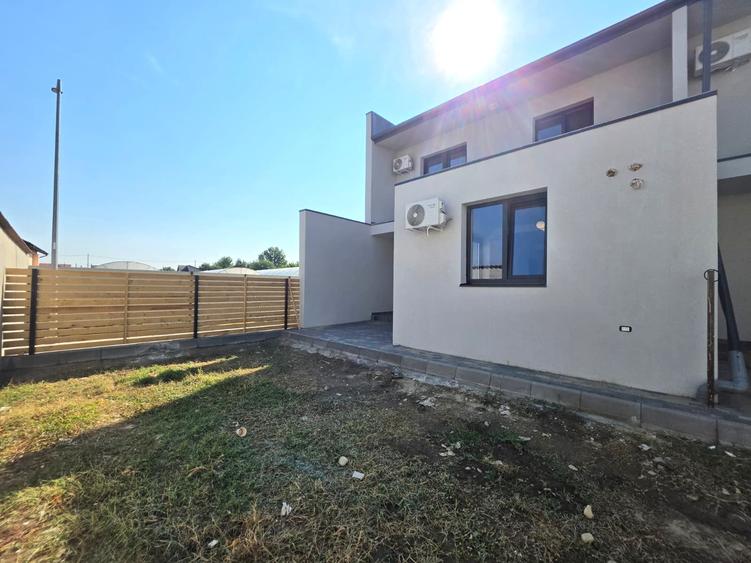 2 dormitoare, living + bucatarie, hol, 2 bai si gradina PROPRIE