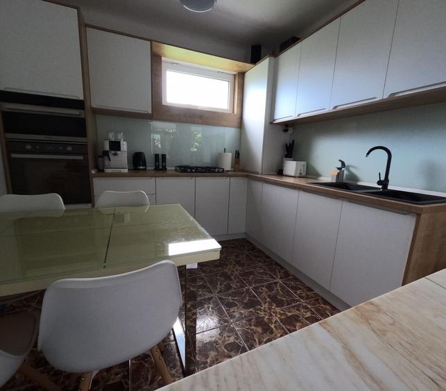 Casă Renovată cu Grădină | 227 mp | 3 Terase | 3 Dormitoare | Milcov