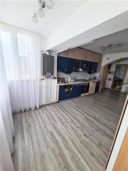 Apartament 2 camere decomandat etaj intermediar Astra- Carpatilor - 3