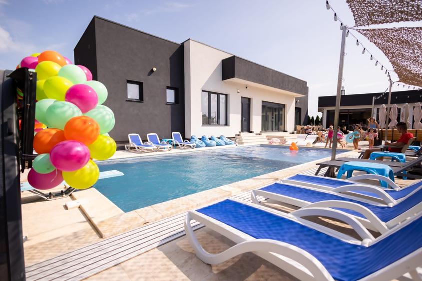 Casa la sol, piscina, terasa, bucătărie de vara