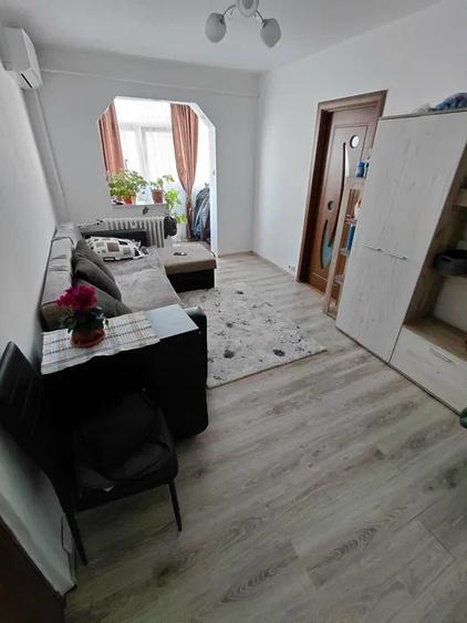 Apartament semidecomandat, 39 mp, zona Craiovita Noua