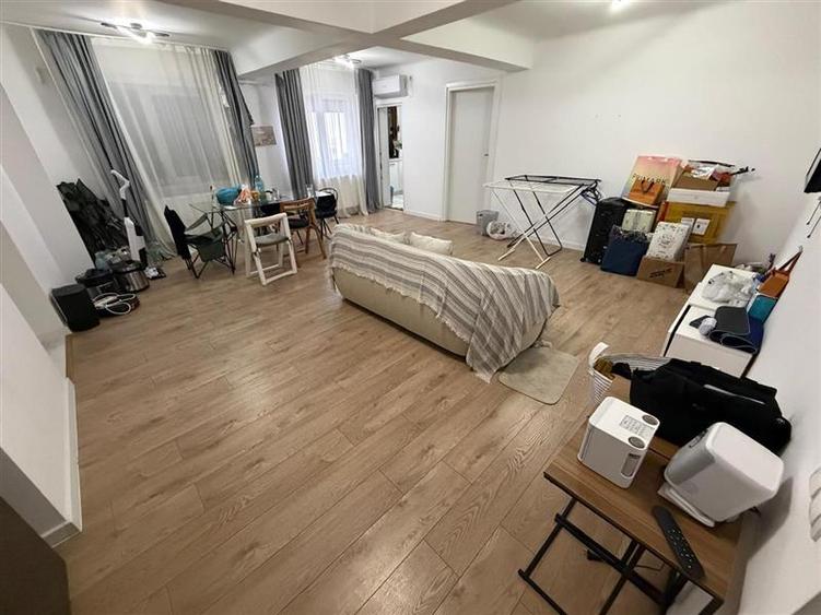 Vanzare apartament 5 camere Obor, boxa, loc parcare, centrala proprie, fara risc
