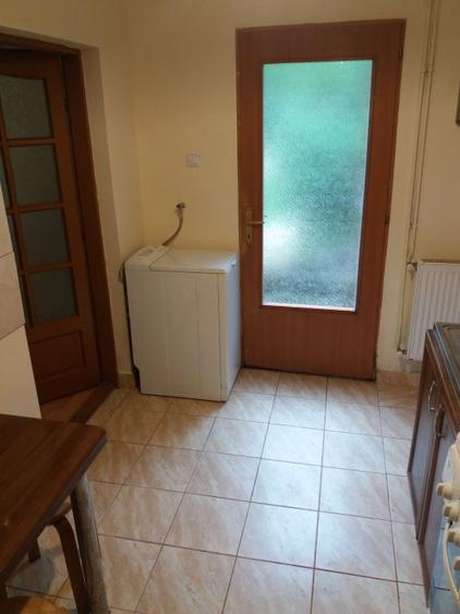Inchiriez garsoniera la casa ,singur in curte mica