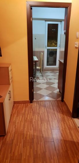 PROPRIETAR, Garsoniera 13 Sept , stradal, bloc mixt, 45m, et3, decomandat - 10