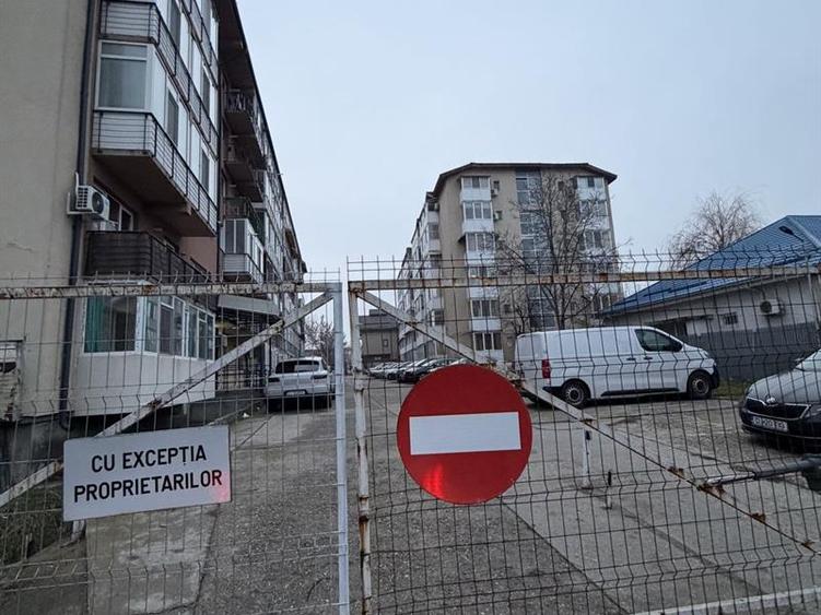 Apartament 3 camere Craiovita noua, bloc nou, loc parcare