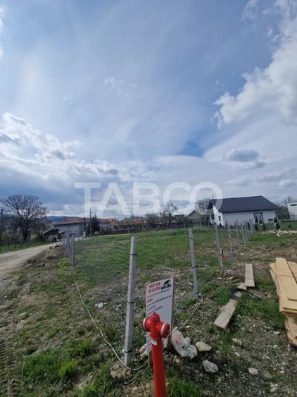 Teren intravilan cu utilitati 464 mp front 27 ml pentru casa Talmaciu