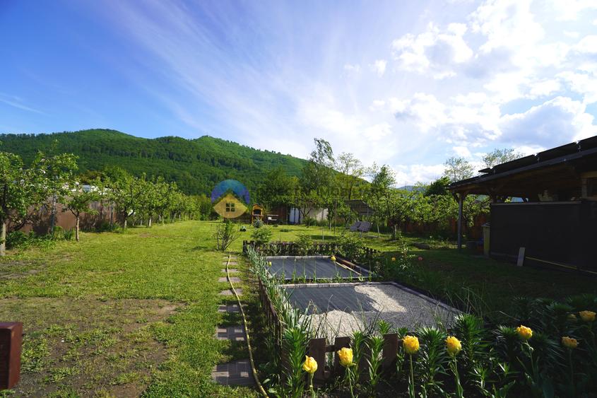 Casa si teren langa lacul Pangarati , mobilata si utilata.