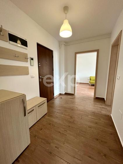 Apartament 2 camere de vânzare – Tractorul, loc parcare 122000 Euro.