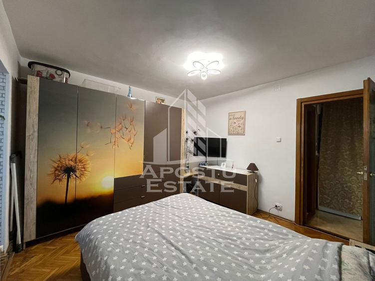 Apartament cu 3 camere, decomandat, 2 bai , 2 balcoane,zona Soarelui