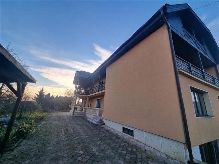 Casa de vanzare 4 camere (+4 semifinisate ),12 arii teren, Unirii, Mures