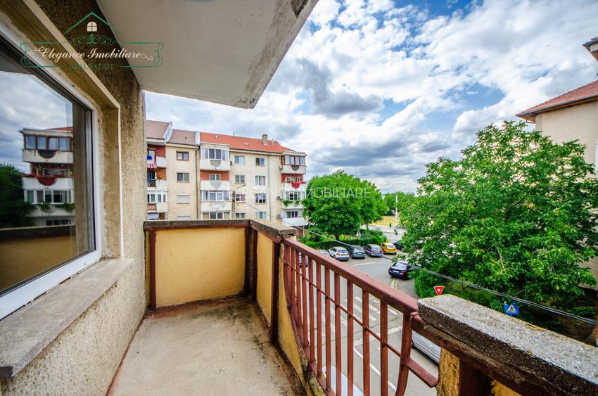 Apartament cu 3 camere, zona Alfa, Arad - 12