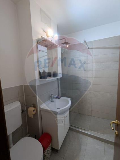 Apartament cu 2 camere de închiriat în zona P-ta Sfanta Vineri
