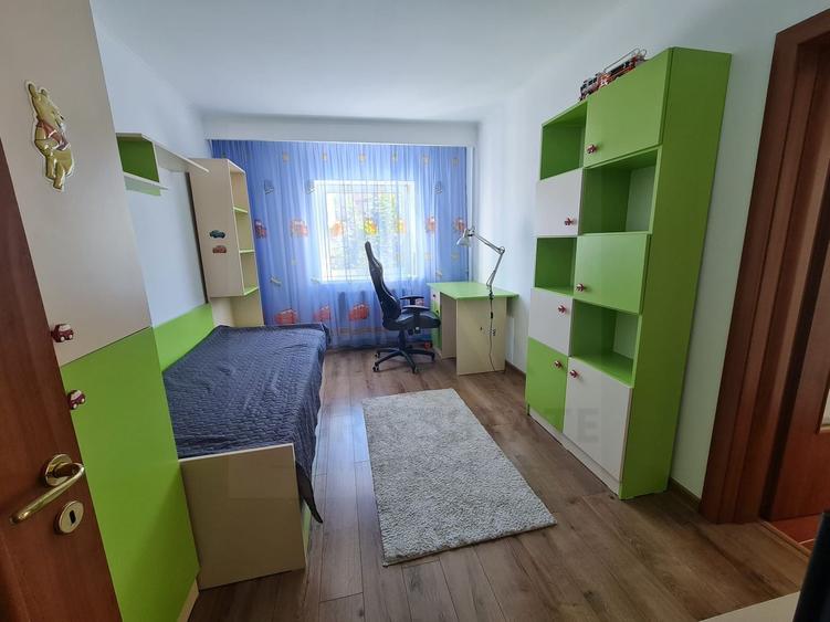 Apartament 3 camere 100 mp utili 2 bai 2 balcoane etaj 2 zona Centrala