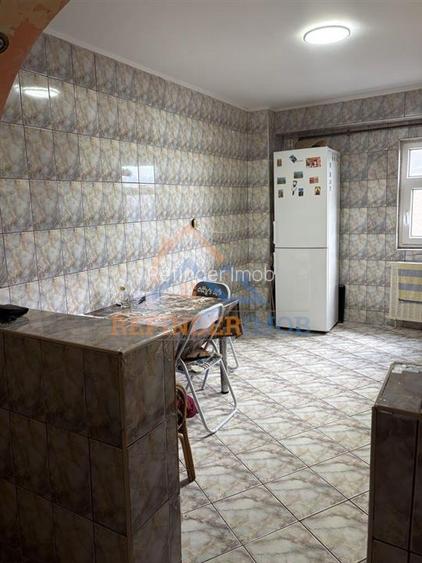 Apartament de vanzare cu 3 camere, zona 13 Septembrie - 4