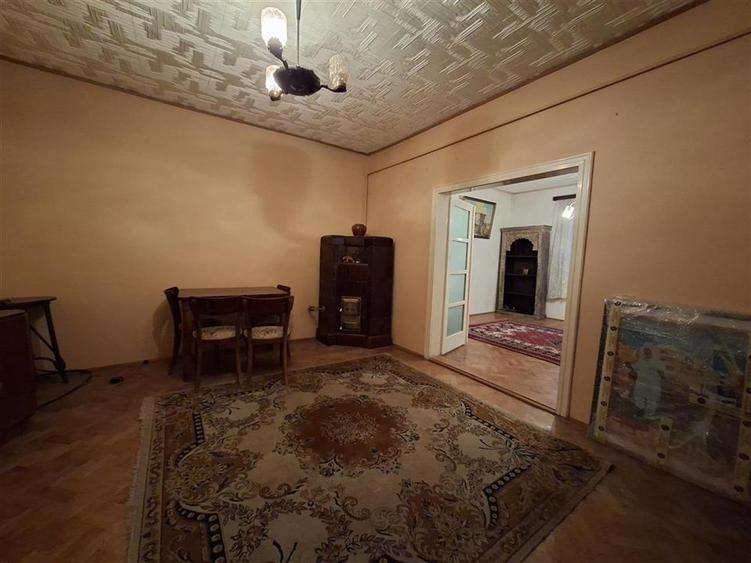 Casa 4 camere pivnita curte individuala Zona Lazaret