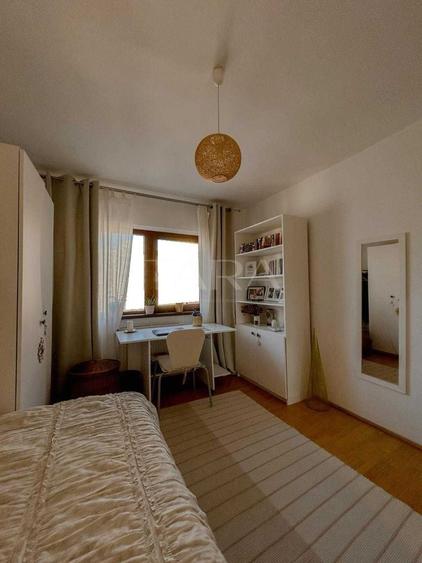 Apartament spațios, 4 camere, 106 mp, două balcoane, parcare, central.