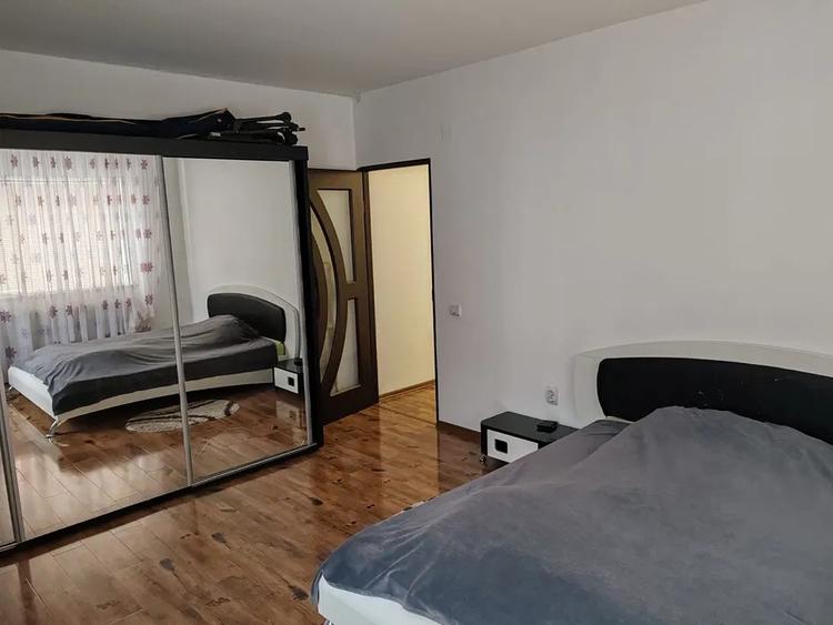 Apartament cu 2 camere, 55 mp, decomandat, etaj intermediar, zona Edgar Quinet