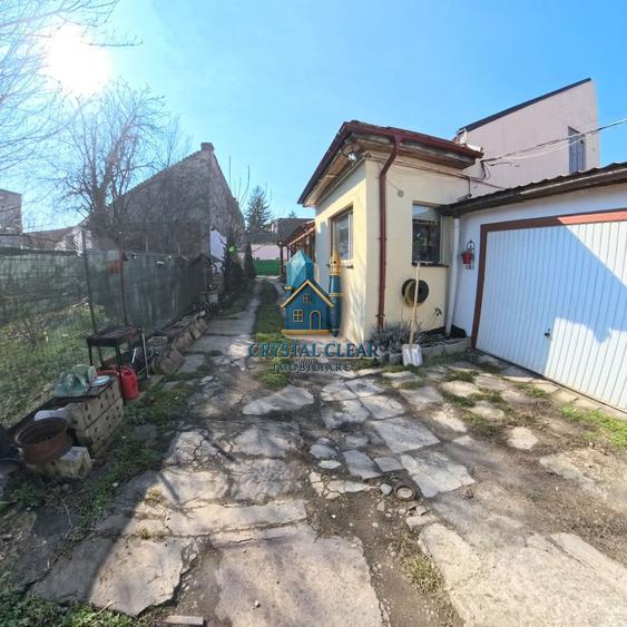 Două case în curte comună, 6 camere + 385 teren - zona semicentrală