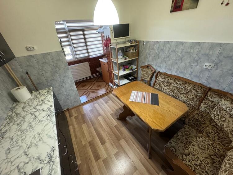 Apartament 2 camere zona Poarta 6 cu Centrala