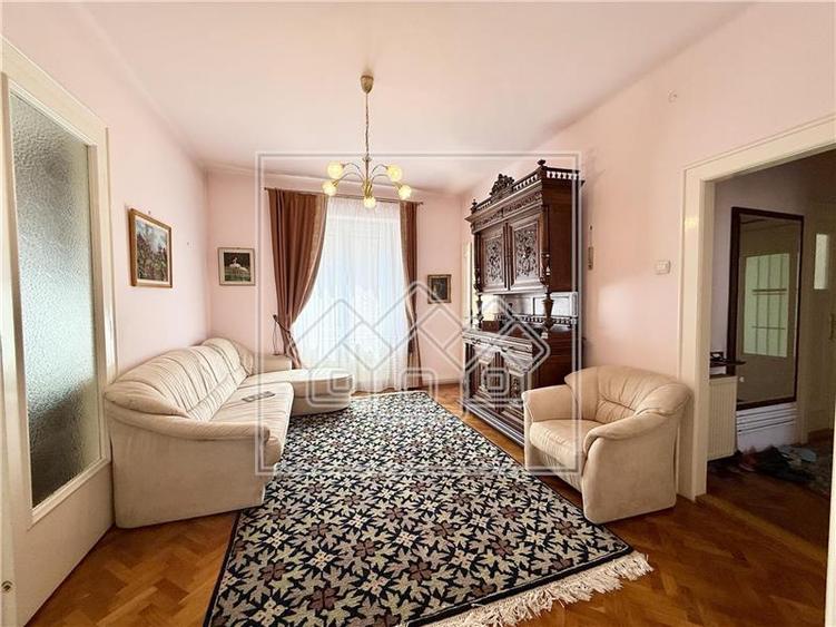 Apartament cu 4 camere si 2 bai - etaj 1 - Piata Habermann