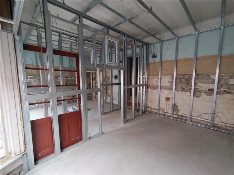 Oravita, Spatiu Com. (Apartament) 89MP, Zona Centrala, Pret Negociabil