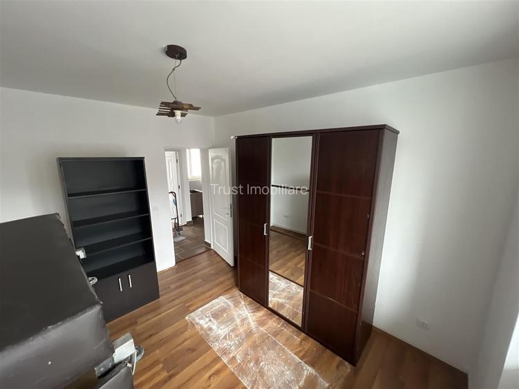 3 Camere Decomandat l Renovat l Balcon inchis
