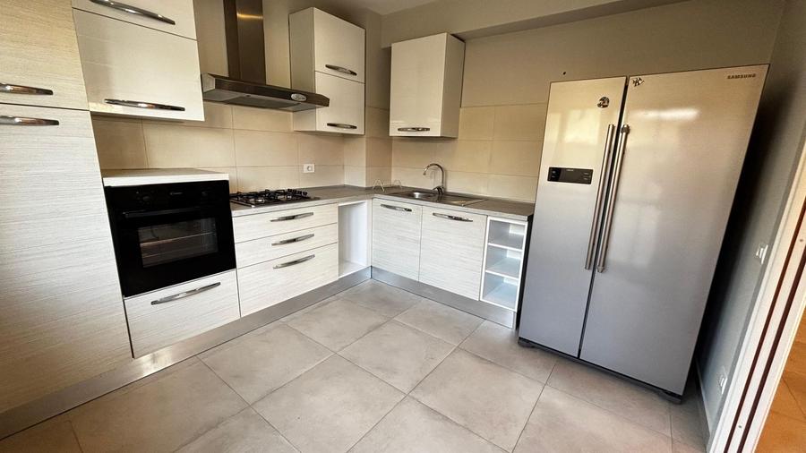 VANZARE VILA TIP DUPLEX - MOBILATA SI UTILATA - ZONA MIHAI BRAVU