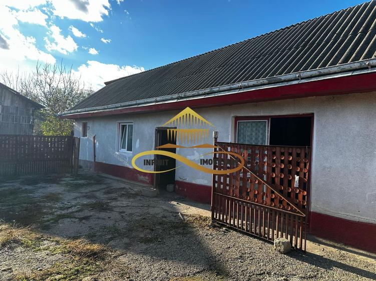 Casa batraneasca din caramida de vanzare si 4500 mp teren Negri Bacau
