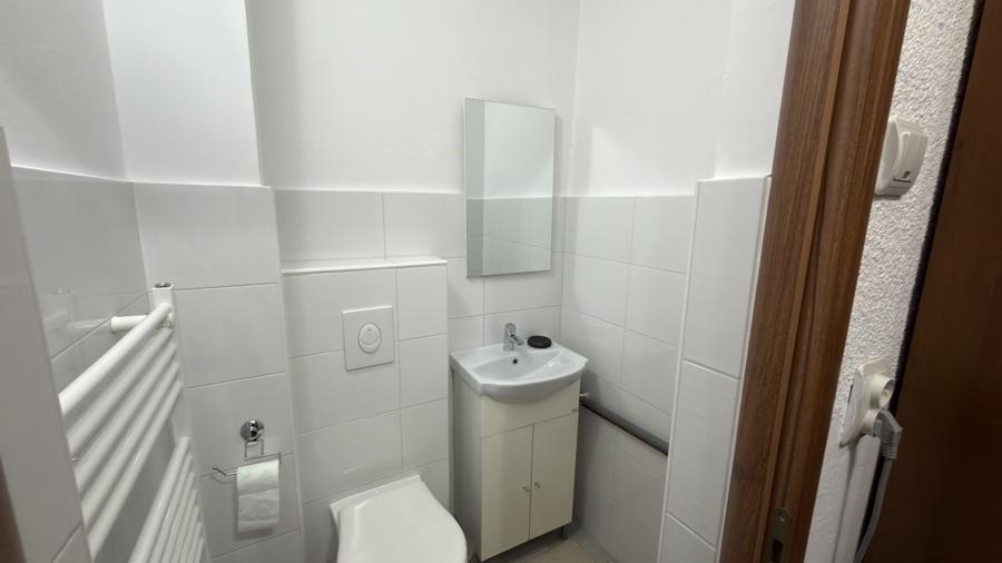 Apartament decomandat 3 camere/2 bai/ 63 mp/ zona Mercur Cetate