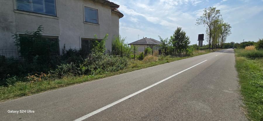 Constructii la strada in Cucorani pe 1 ha de teren