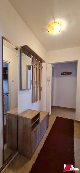 Inchiriez apartament 3 camere,situat pe B-dul Mihai Viteazu, et.3