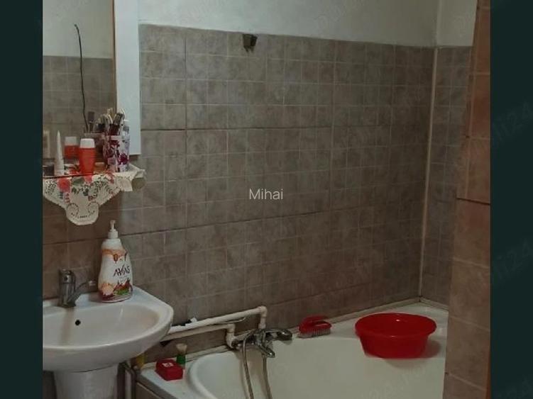 Casă cu teren generos și deschidere la două străzi Poiana Mare - 4