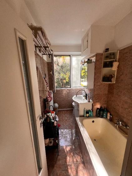Apartament 2 camere ,semidecomandat ,centrala Eroii revolutiei metrou la 100m.