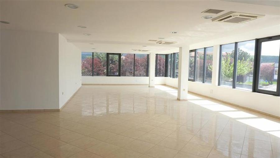 DE INCHIRIAT- SPATIU COMERCIAL 140 MP