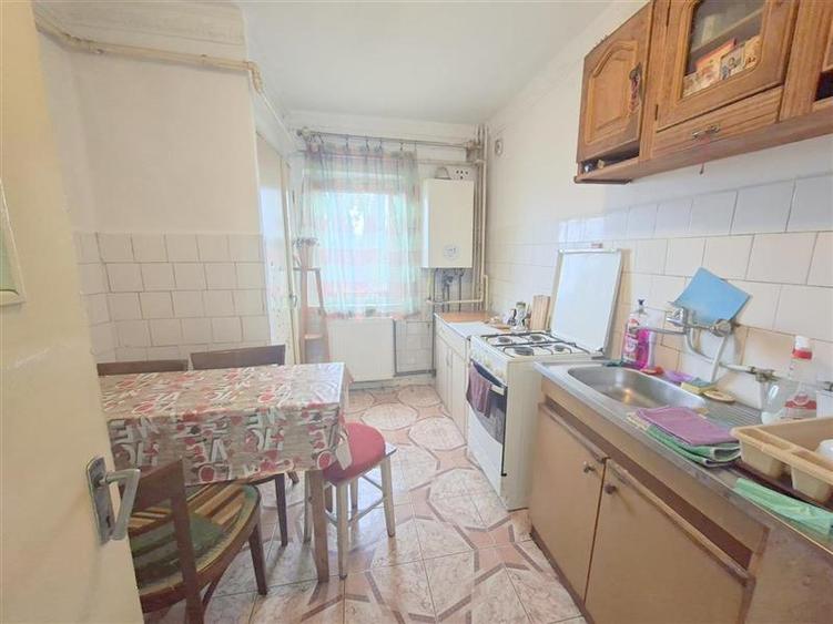 Apartament 2 camere, cu centrala, aproape de Liceul Pedagogic