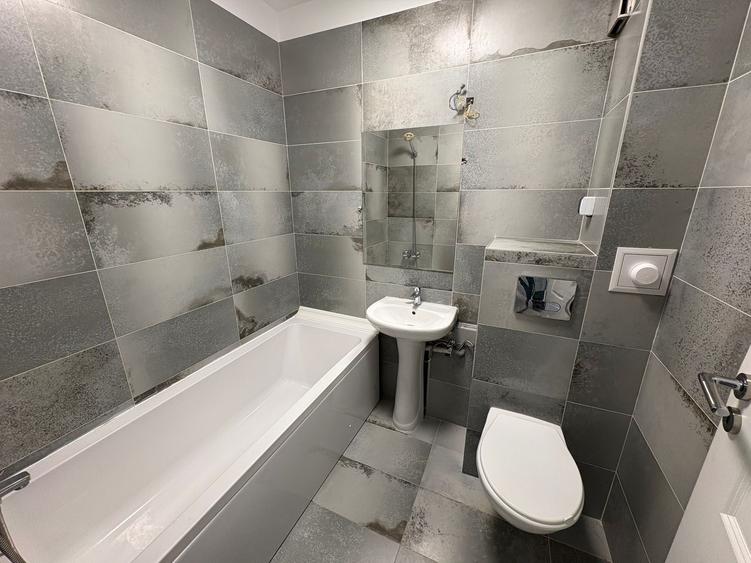 MUTARE RAPIDA!! Apartament 2 camere decomandat, Metrou 1 Decembrie