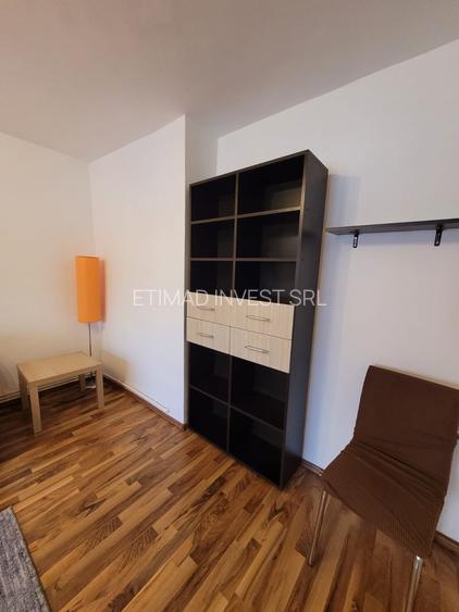 Navodari - str. Randunelelor - 2 camere decomandate -parcare privata  -420 E neg - 36