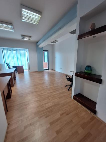 Bd. Mamaia, spatiu 47 mp., cladire de birouri