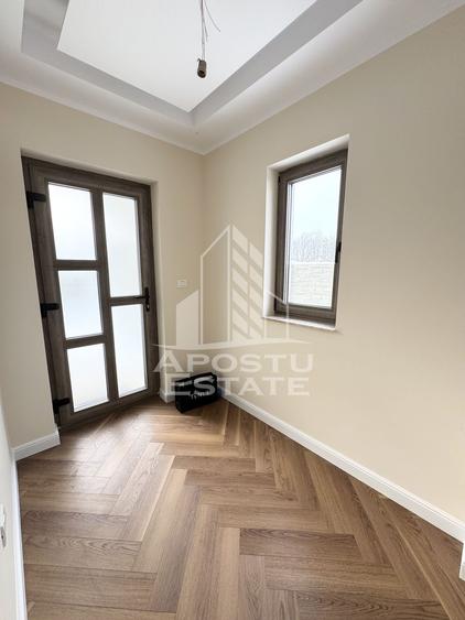 Duplex cu perete dublu, 4 camere si 3 bai finalizat, toate utilitatile
