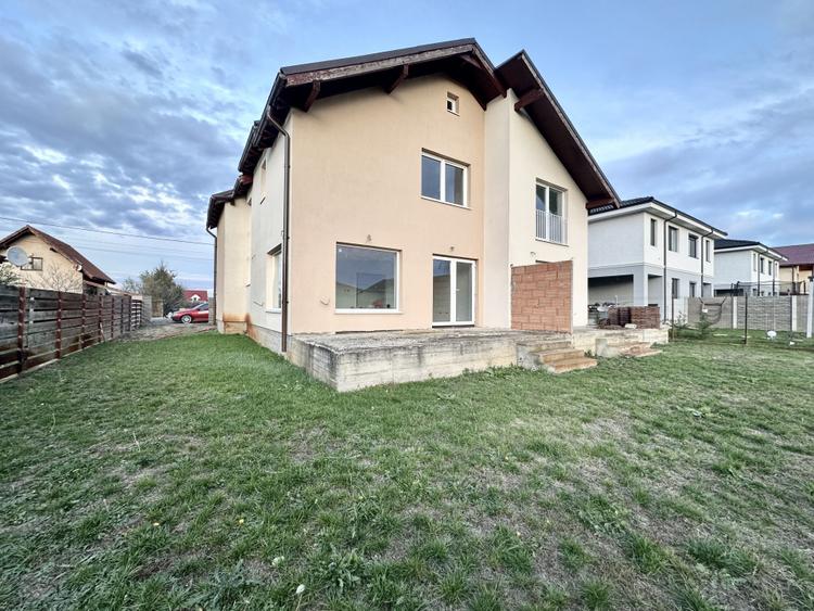Duplex cu 3 camere - Curte generoasa 443 mp - Mosnita