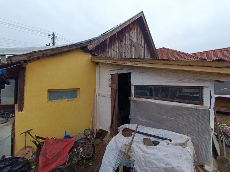 Teren generos cu casa-Curtici la pret de garsoniera