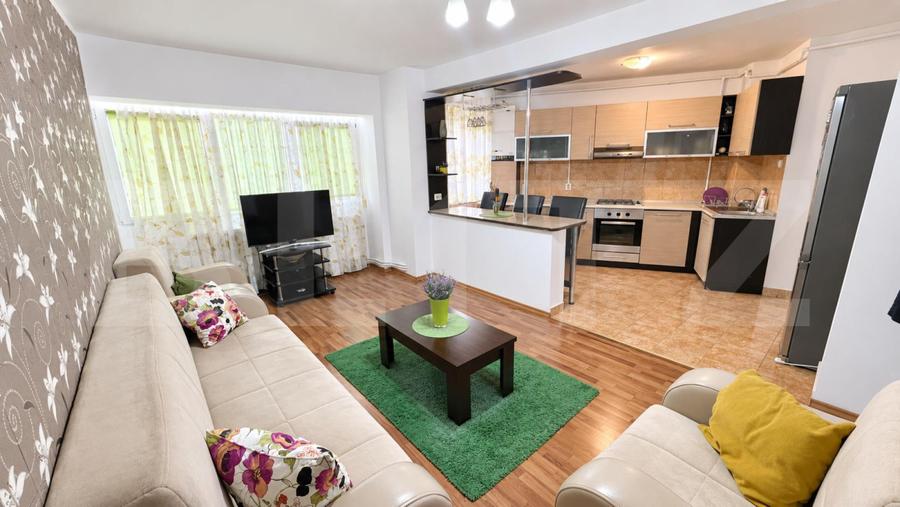 Oportunitate-apartament cu 4 camere, 2 băi și balcon in Oraștie, zonă excelentă.