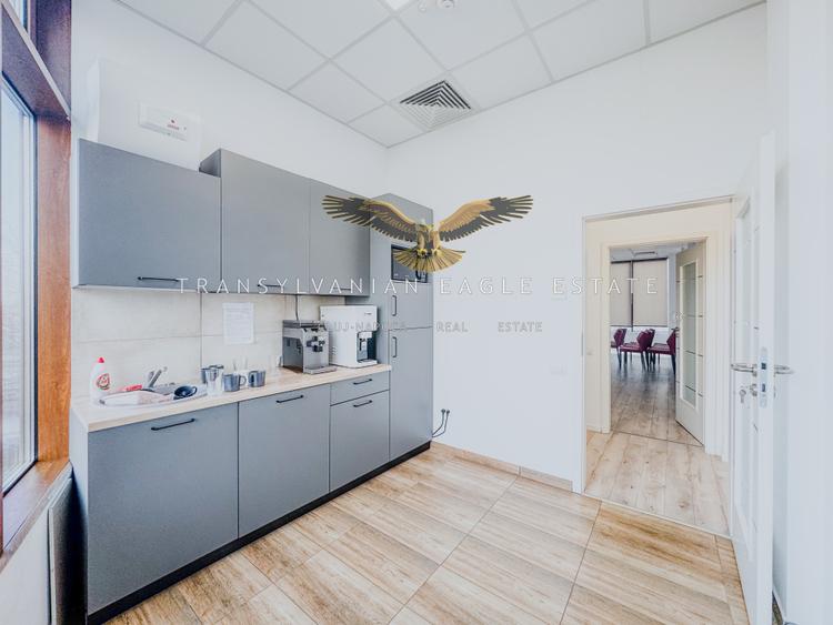 Clădire de birouri ultramodernă|7 încăperi|Central