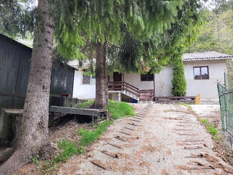 Casa si anexa de vanzare in Sinaia